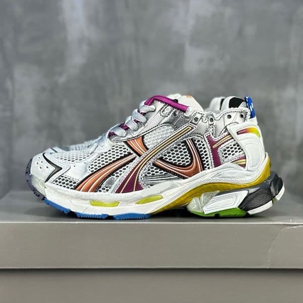 Mens Womens Runner Gradient Sneaker Designer Runner Iridescent Sneaker Worn Out Effect Sneakers Couples Embroidered Logo Hiking Shoes Non Slip Outsole Sizes 35 46