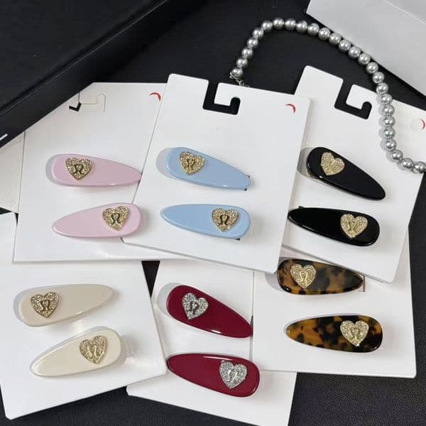 Women Triangle Letter Hair Clip Black White Fashion Letters Barrettes with Stamp Top Quality Gift for Love Girlfriend