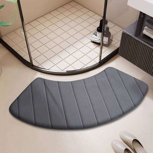 Arched shower room door flannel bathroom absorbent plush non-slip mat, fan-shaped toilet entrance mat 26W0521
