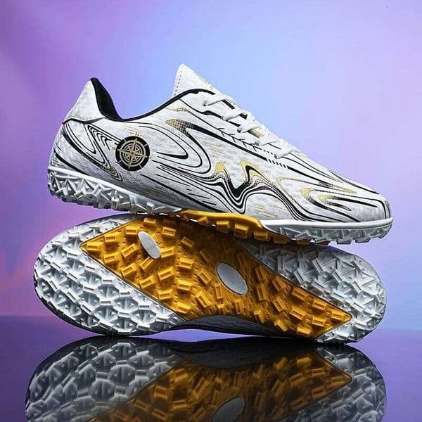 Kids Youth Soccer Cleats Shoes Men Non Slip Breathable Lightweight Training Sneakers Boys Children Football Match Boots 26Y0522