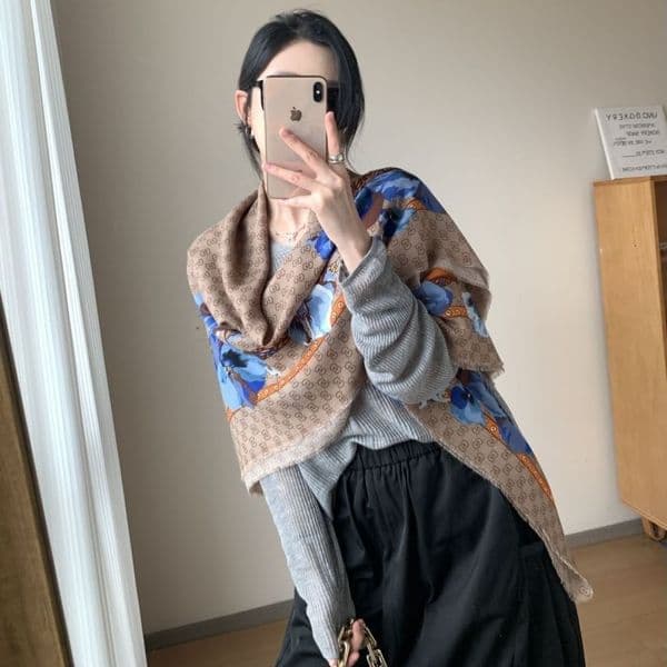 130*130cm New Spring Autumn Cotton-Linen Square Scarf, Fashionable Versatile, Color-Block Silk Scarf for Women, Versatile Printed Shawl, Warm and Elegant