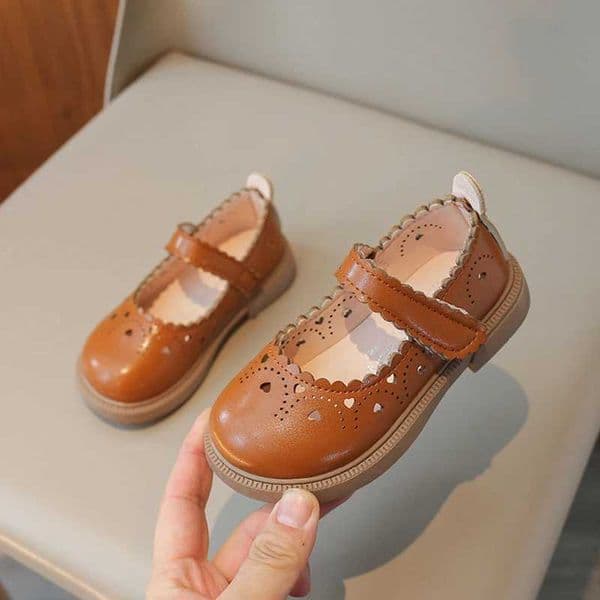 Girls Flat Sandals Beige Brown Round Toe Lightweight Soft Bottom Girls Baby Shoes Hollow Out Upper Non-Slip Mary Jane Kids Shoes C2605221 L260611HT9S