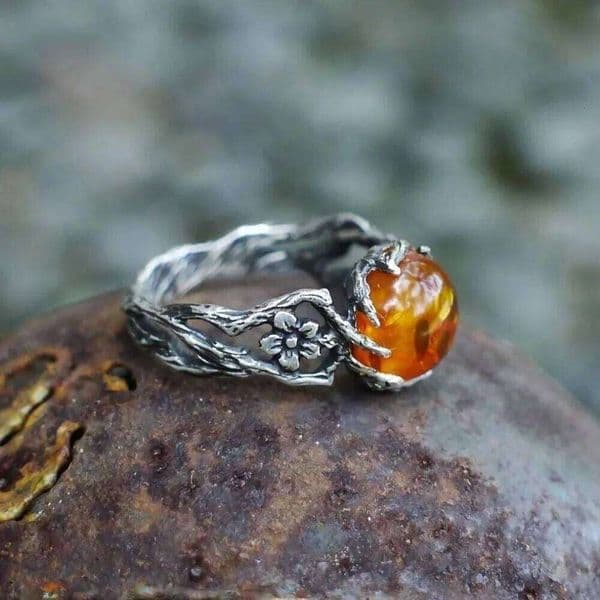 New Simple Fashion Trend Retro Amber Stone Women's Flower Branch Jewelry Street Niche Party Finger Ring Accessories W260522