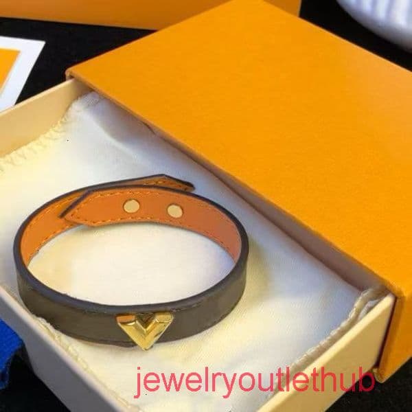 Designer Jewelry lvs lvness lousi Bracelet Leather strap vintage V-print pattern leather cord bracelet wristband bangle