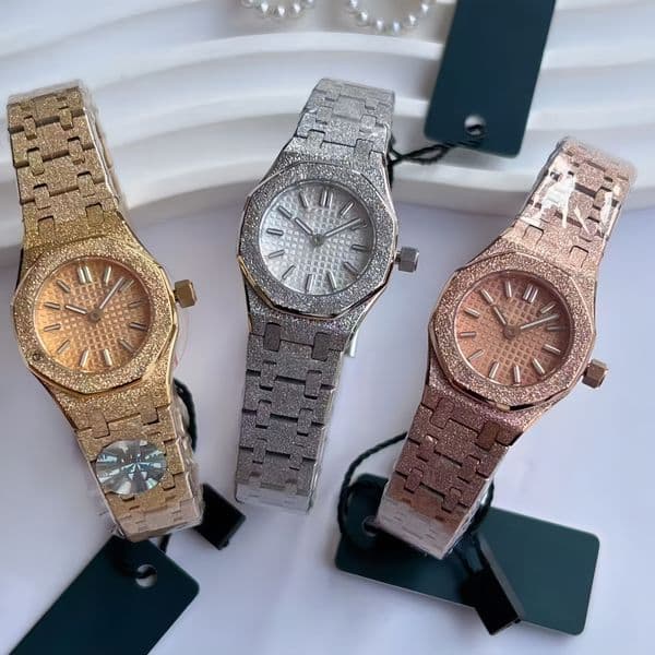 Ladies 23MM Stainless Steel Fashion Small Dial Gold Luxury Matte Designer Watch Luxury Classic Ladies Battery Movement Quartz Watch Small Dial Fashion Watch