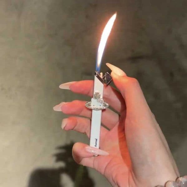 New Butane Gas Lighter Portable Metal Inflatable Lighter Katie Cat Pattern Gas Lighter Cigarette Accessories Small Gifts L260522