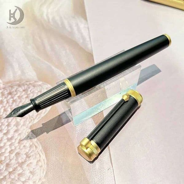 Luxury Fountain Stunning Black Lacquer Pen, Gold Finish with Fine /0.38mm nib Best Pen Gift for Men & Women, Professional, 26Y0522