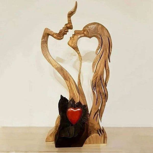 Natural Wood Couple Kissing Statue Handmade Pine Art Romantic Gift for Valentine Day Wedding Anniversary Home Decor Indoor 26Y0522