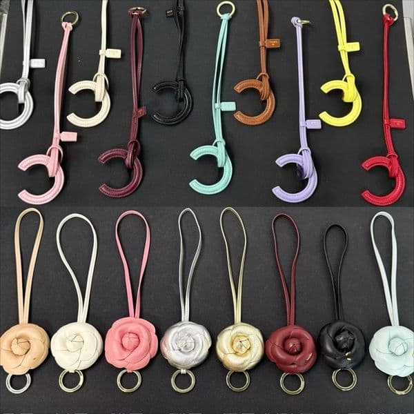 Genuine Leather Keychain Bag Charm Luxury Designer Key Ring Ladies Vintage Elegant Fashion Bag Pendant Accessory Premium Lambskin Metal Jewelry Gift