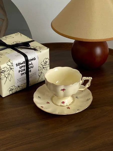 220ml French Vintage Coffee Cup And Plate Set Cream Color Afternoon Tea Cup Dish European Birthday Girl Friend Hand Gift CupT260522