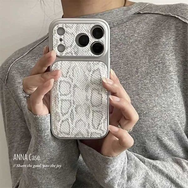 Premium White Textured Leather PC Phone Case for iPhone 17 Pro Max 16 15 Pro 14 13 Pro Max Shockproof Back CoverJ260522