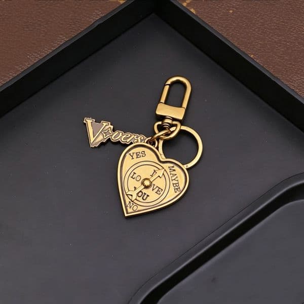 High Quality Keychain Vintage Carving Love Compass Letter Luxury Designer Car Keyring Zinc Alloy Letter Unisex Lanyard