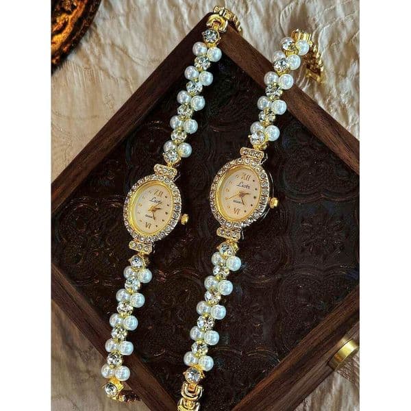 1 Brand New Luxurious Watch Women with Pearl Rhinestone Inlays, Elegant Vintage Fashion, Oval Mother-Of-Pearl Dial, Suitable for Dai 26Y0523