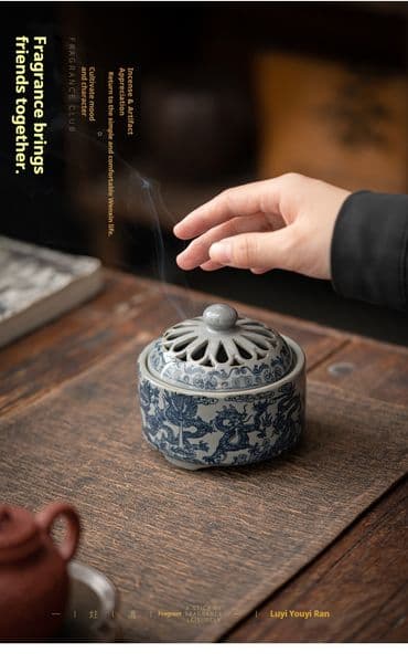 Traditional Oriental Blue Flower Porcelain Fragrance Pot for Indoor Scenting with Fine Artistry Design