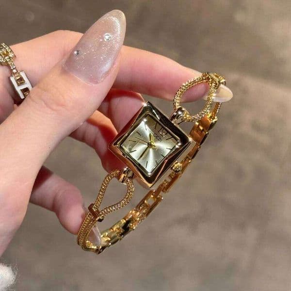 New Luxury Women Gold Watch Fashion Square Quartz Wristwatch Simple Exquisite Rhinestone Ladies Clock Gift Relogio Feminino 26Y0523