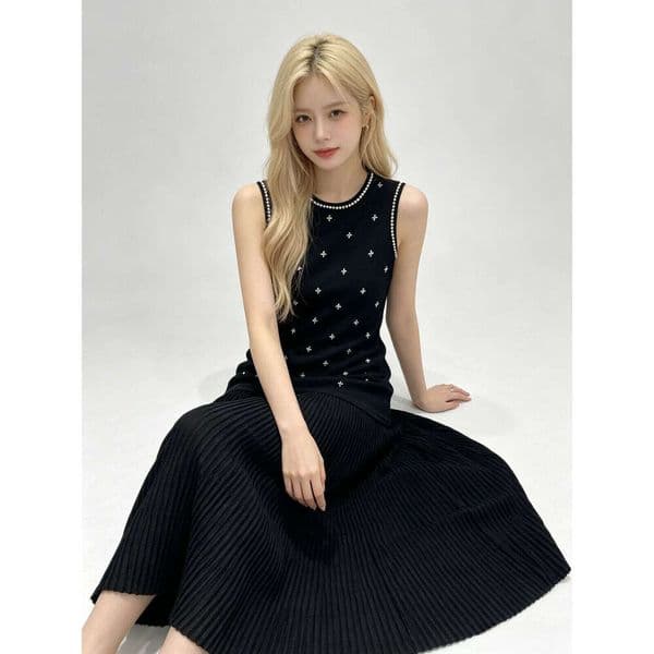 French Elegant Black & White Gradient Stripe Knit Maxi Dress, V-Neck Sleeveless Waisted A-Line Office Dress Floral Print Sweet