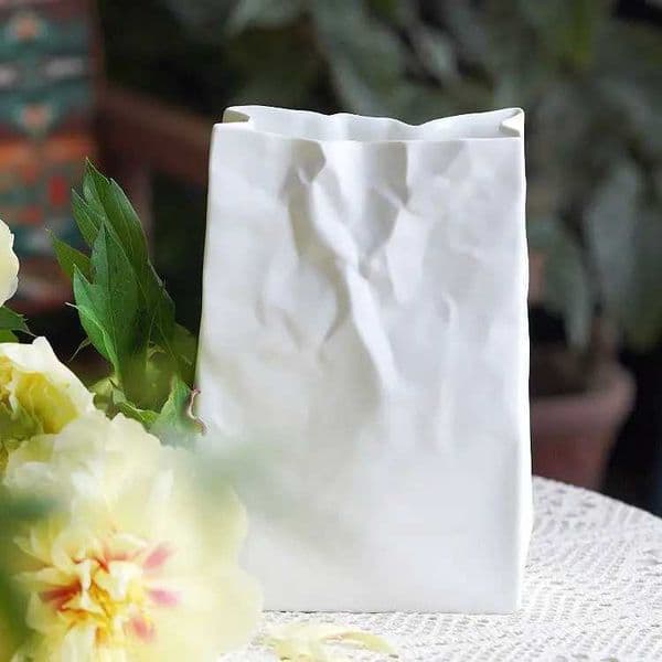 Ceramic Vase Pleated Paper Bag White Vase Modern Light Luxe Burning White Flower Ware Dried Flower Arrangement Home Decoration L260521