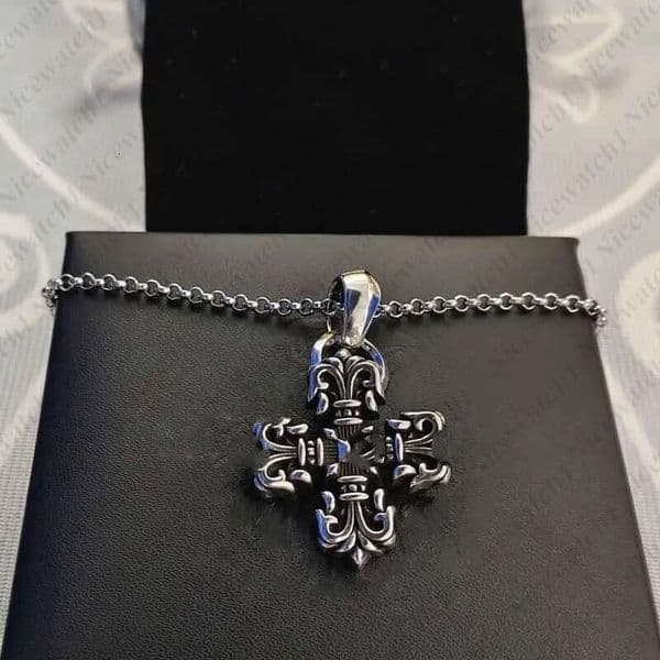 Chrome Necklaces Chrome Necklace Designer Pendant Necklace New Vintage Pendant Crome Chain Couples Black Chain White Diamonds Chrme Jewelry 365
