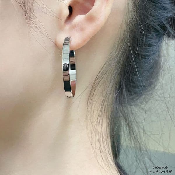 Car tierr V Gold Version C-shaped Rose Gold Earrings for Women Trendy Personality Screw Stud Large Hoop Earrings