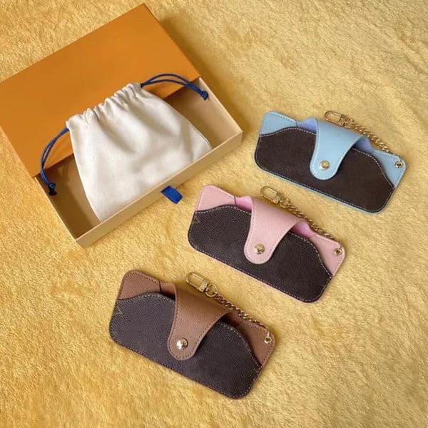 6 Colors Luxury Sunglasses Cases Glasses holder keychains Leather pouchs Designer Eyewear Accessories bag charm Sunglasses leather cover for Fashion Men Women