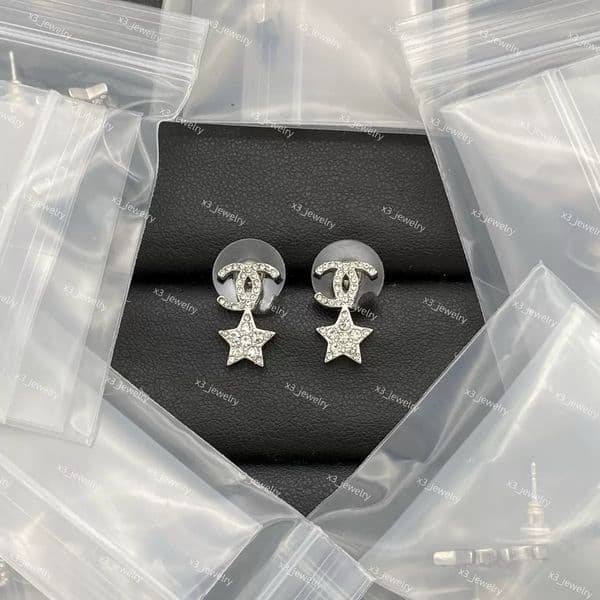 Crystal rhinestone earrings, classic designer letter ears, ladies' round rhinestone pearl stamp earrings, wedding party gifts