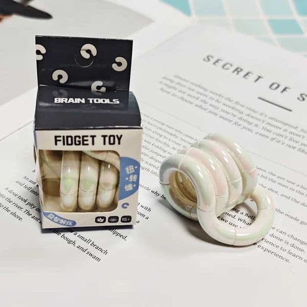 1pcs Stress Relief Toy Electroplated Twist Rainbow Milk White Toy for Focus Anxiety Addiction Quitting Metal Finger Fidget Toy Z2605251