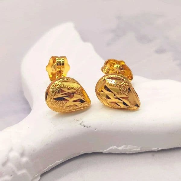 New Simple Vintage Color Plated Flower Design Earrings for Girls Exquisite Earring Waterproof Jewelry Gift Wholesale Q260525