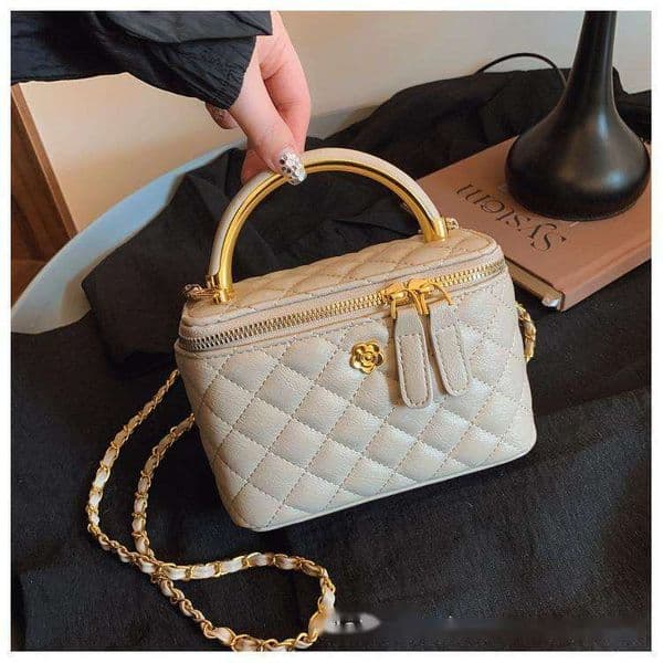 Elegant Quilted Box Bag with Chain Strap - Mini Crossbody Handbag for Women, Perfect for Daily Use & Makeup Storage
