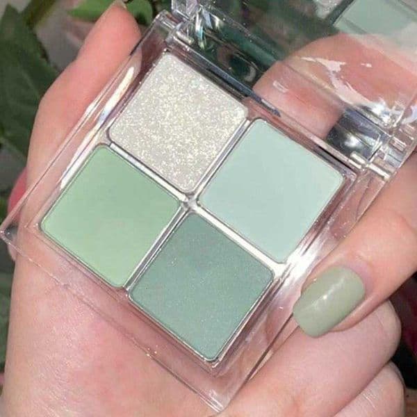 Four-color eyeshadow - an elegant, translucent, sparkly, gentle, pure and sensual mint green eye makeup look. X260525