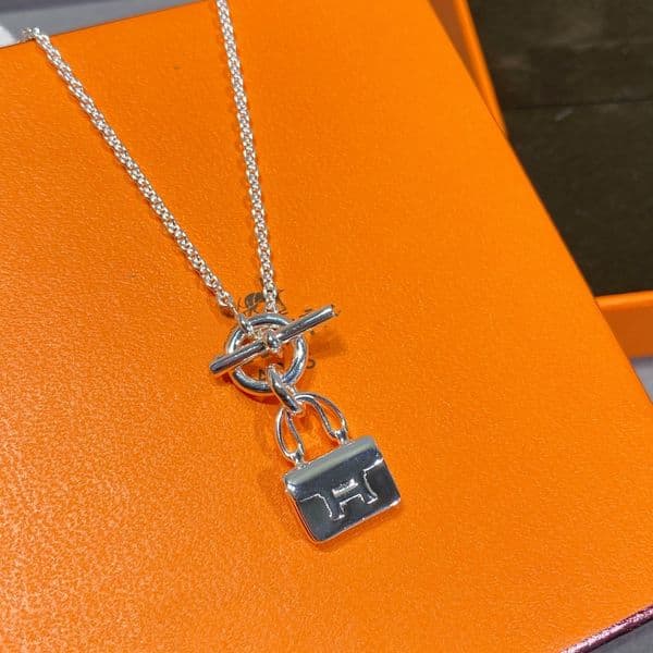 top Necklaces women's Designer necklaces for woman luxurious necklace Pendant jewelry classic pig nose drop-shaped gel H letter necklace High quality necklace H22