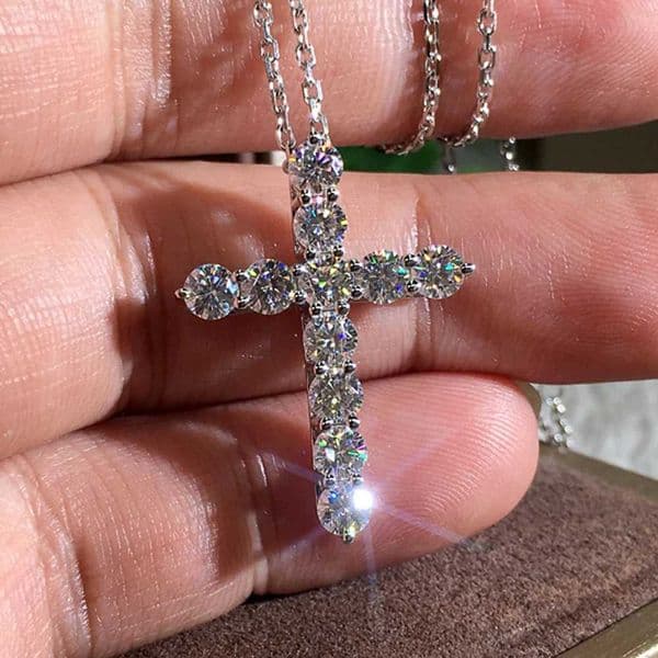 Huitan Cross-shaped Pendant Necklace Luxury Round Zirconia Delicate Accessories Anniversary Gift Women Statement Cross Necklaces Z260525