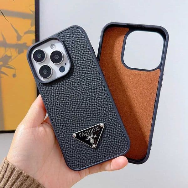Luxury 3D triangle Metal letter PU leather Cases for 17 16 15 14 Phone Cover 13 12 11 Pro MAX Hard Shockproof Back Funda L260524