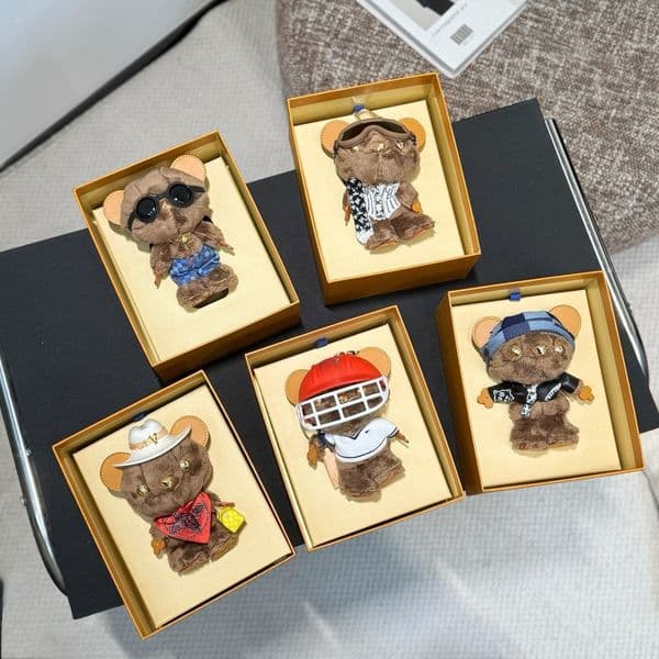 Keychain Charm Designer Lanyard Cute bear Gifts Characters Bag Charms Keychain Fashion Leather Hanging Keyring Men Lanyard Keychain Women