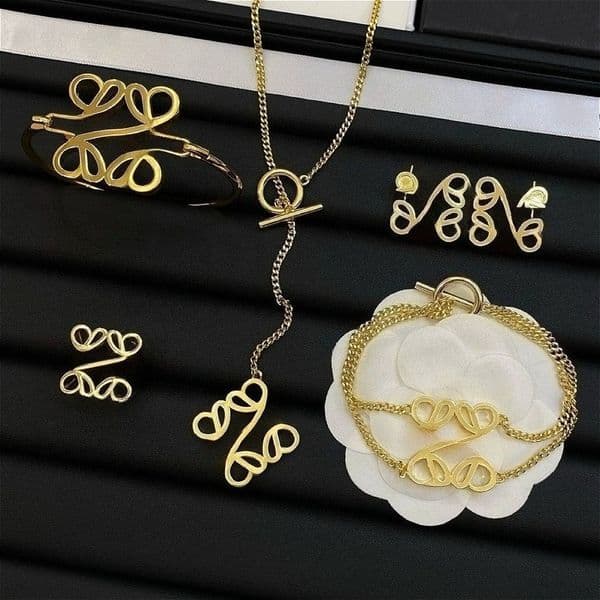 18K Gold Plated Luxury Designer Necklace Women Pendant Necklace Earrings Bracelet Jewelry Set Top Quality Minimalist Fashion Party Gift