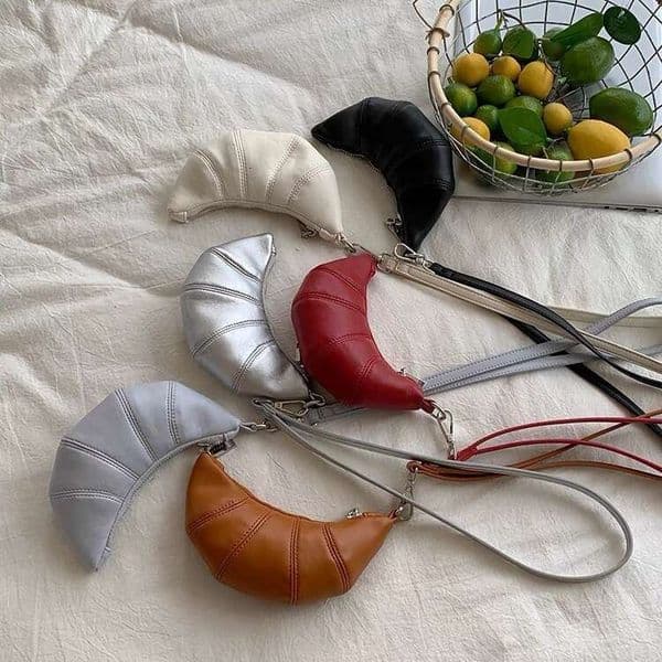 Cross-border wholesale niche design textured soft leather mini croissant bag retro exquisite hand-held coin purse with lanyard