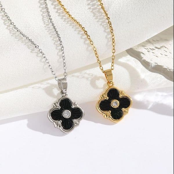 Pendant Necklaces Classic Fanjia Diamond Inlaid Titanium Steel Necklace Women's Flower Pendant Minimalist Collar Chain