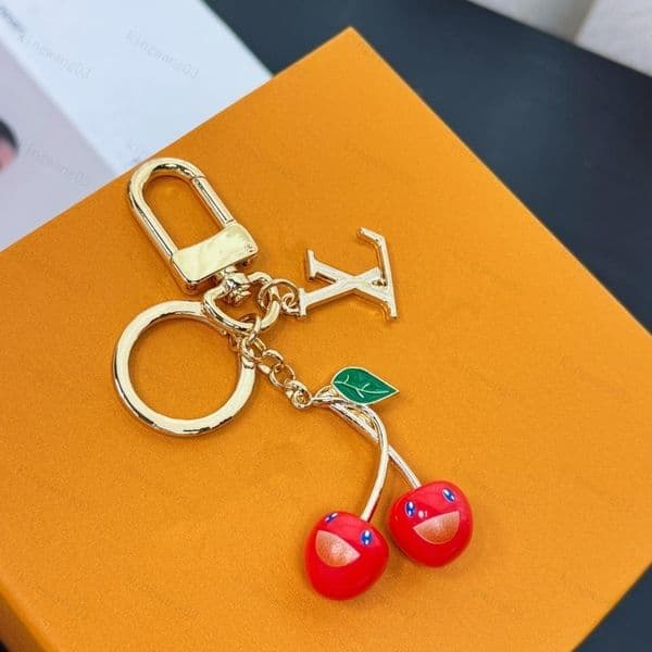 New 10A Luxury designers keychains Fashion Keychain Key Buckle Letters Design Handmade Leather Keychains Men Women Bag Pendants Fashion Accessorie