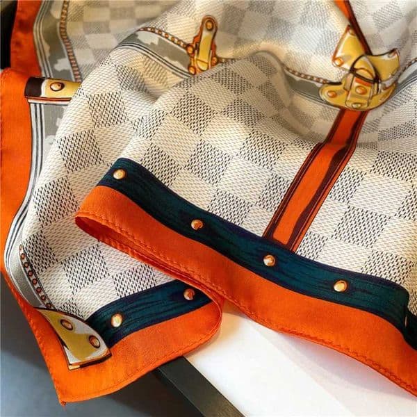 Women 100 Mulberry Real Silk Scarf 53cm Luxury Kerchief Spring Autumn Neckerchief Brand Chains Horse Design Handbag Decorate C260527