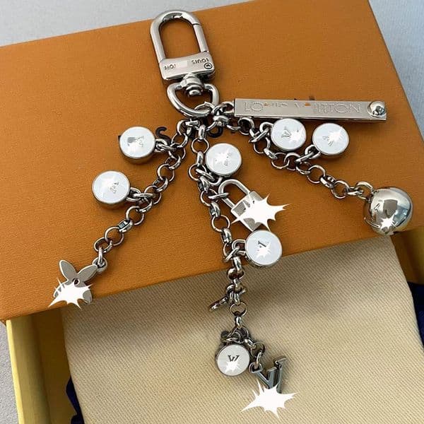 Shoe, clothing and bag decorative chains, made of alloy material, with various oil-drop finishing styles.