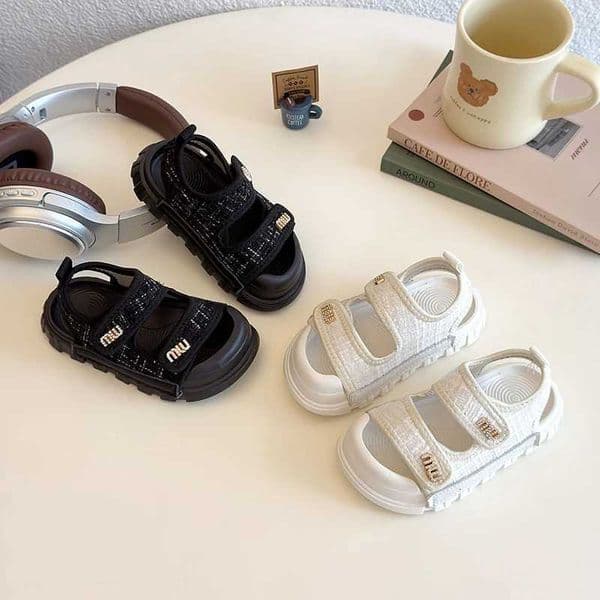 2025 Kids Sandals Children Summer Beach Shoes Toddlers Little Girl Rhinestone Sandals Fashion Toes-covered Anti-kick for GirlsT260527