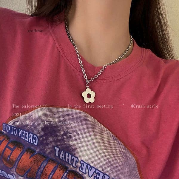 Simple and Elegant Floral Pendant Necklace for Women, Ins Hip-Hop Punk Clavicle Chain, Vintage Hong Kong Style Personality Neck Chain