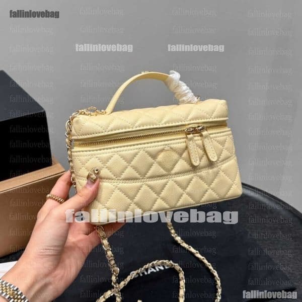 Cosmetic Bags Cases Women Designer vanity mirror Makeup Bag Shoulder Bags Caviar Leather Gold Ball Metal Hardware Matelasse Chain Zipper Purse Cross Body Handbag