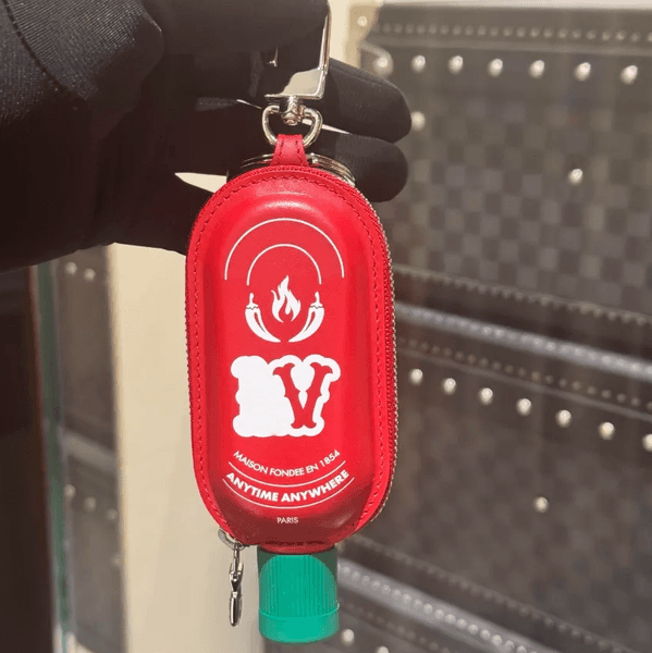 Luxury Designer SPICY Keychain Chilli Sauce Bag Charm keychains For Women Leather Classics Earphone Bag Purses Luxury KeyRings Gift AA