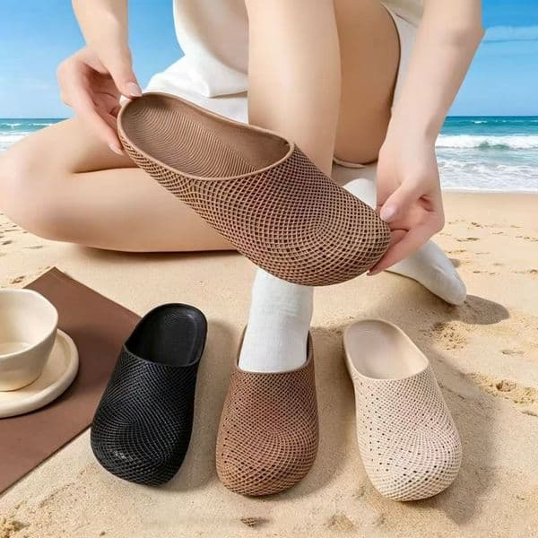 Simple design Madam Summer new style open-weave breathable home-use anti-slip slippers with toe holes Fashionable beach casual shoes Size 36-41