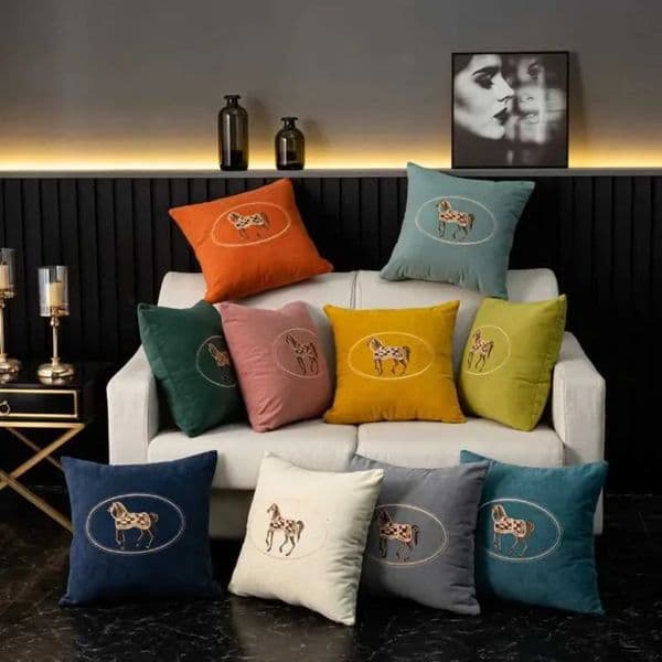 2026 Luxury Funda Cojn Americana Bordada A Mano Funda perfume Almohada Con Patrn Caballo Abrazo Sof Hogar Oficina Sala cologne De Estar Free Shipping 6 13 9