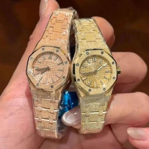 latest luxury women's watch mini23mm in size suitable for girls' wrists. The frost-gold strap is even more dazzling. Free shipping of Christmas gifts
