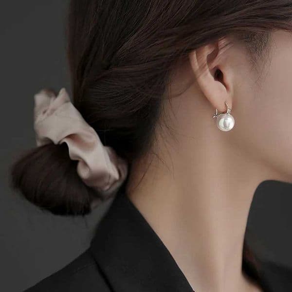 Silver Color Minimalist Pearl Pendant Curved Hoop Earrings for Women Elegant Fashion Jewelry Sweet Accessories M260527