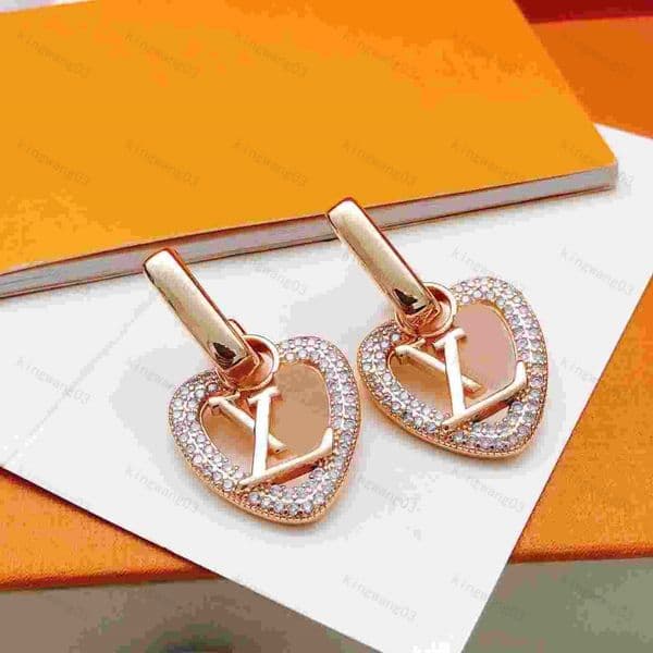 5A designer earrings for woman 18K Gold Plated Letters Stud Earrings Luxury Brand Heart Loves Women Earring Jewelry Party Wedding designer earrings V