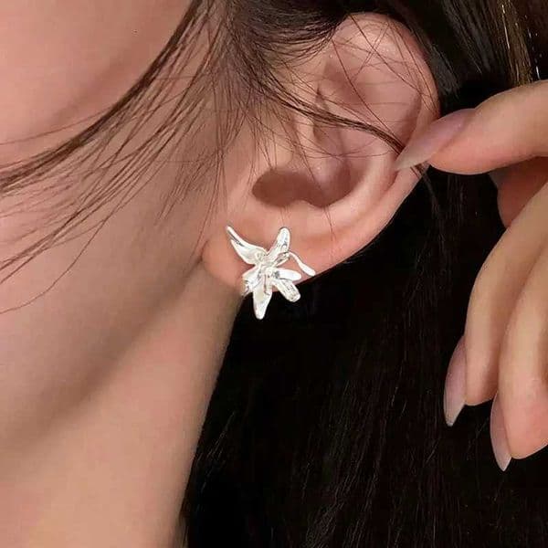 Silver Color Minimalist Irregular Flower Stud Earrings for Women Cute Plant Fashion Jewelry Personality Accessories M260527