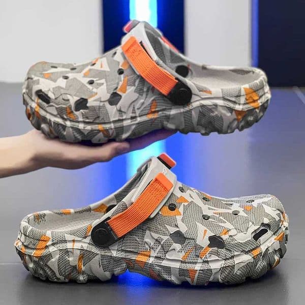 New Mens Clogs Slippers Sandal Men Garden Shoes Flat Camouflage Sandals Male Sneakers Outdoor Flip Flops Home Clogs Z260527